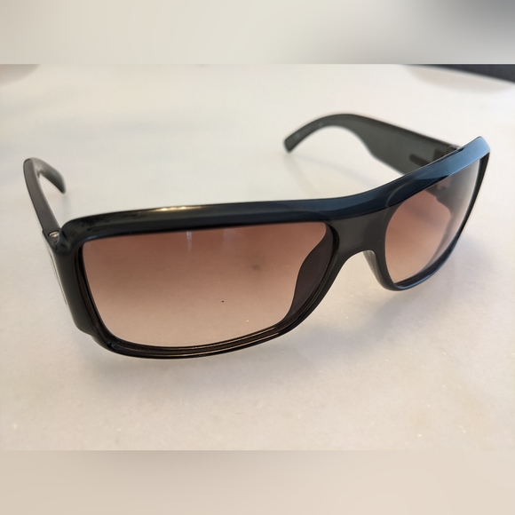 Gucci Sunglasses - Picture 2 of 5